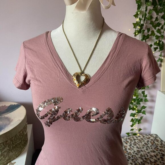 💕BUNDLE WITH SOMETHING ELSE FOR A BIGGER DISCOUNT💕Guess Sequin Spell-Out Tee - Picture 2 of 7